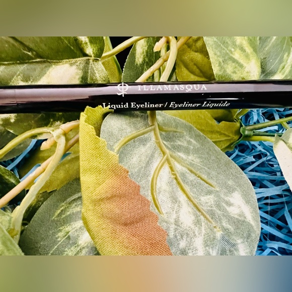 NIB Illamasqua Liquid Eyeliner in Black - Picture 2 of 6